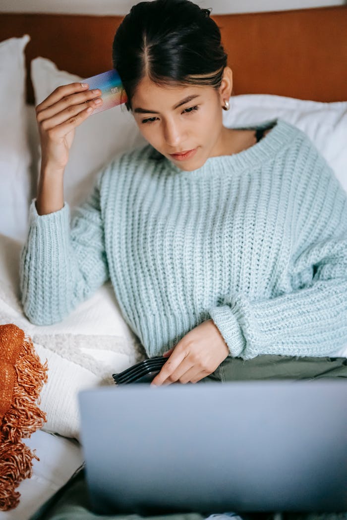 Hero image - woman using credit card